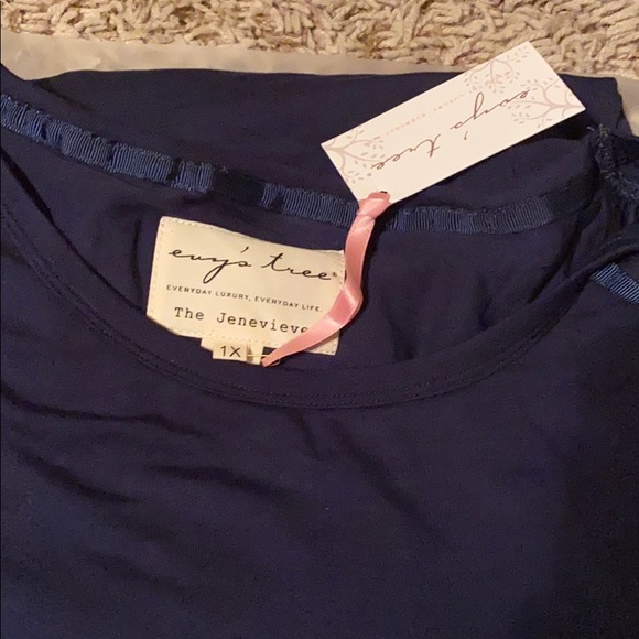 Envy’s tree the Jenevieve in Navy - Picture 7 of 7